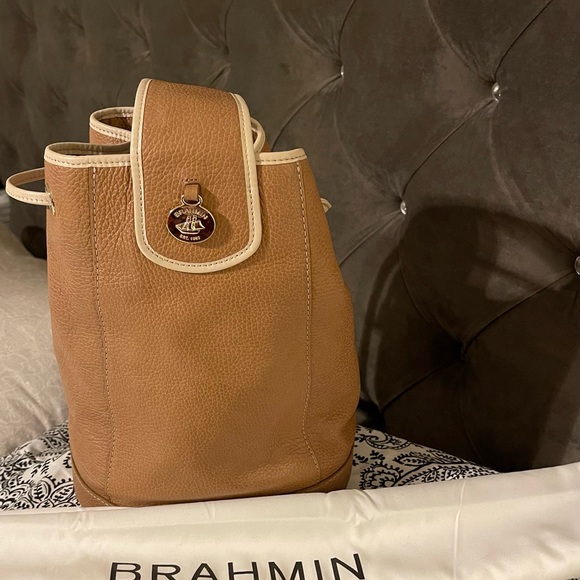 Brahmin - The Allie is a trendy sling-back style - Picture 8 of 10